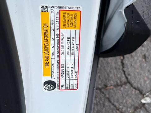 New 2026 Chevrolet Equinox EV LT image 23