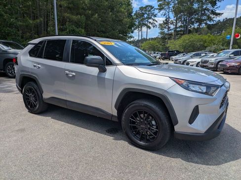 Used 2021 Toyota RAV4 LE AWD/4WD image 2