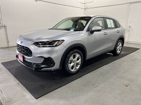 Certified 2023 Honda HR-V LX image 3