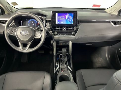 Used 2024 Toyota Corolla Cross XLE image 13