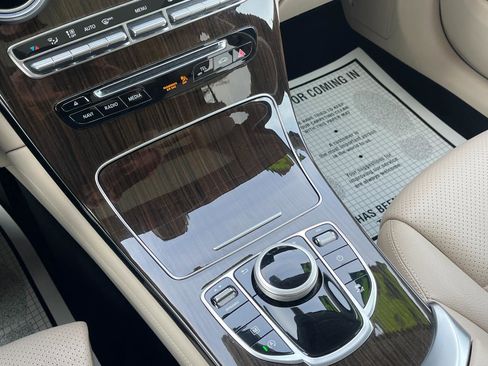 Used 2019 Mercedes-Benz GLC 300 4MATIC w/ Premium Package image 34