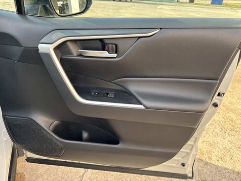 Used 2025 Toyota RAV4 XLE image 24