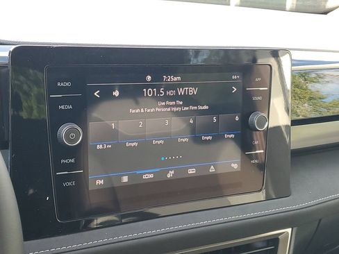 New 2026 Volkswagen Taos SE image 22