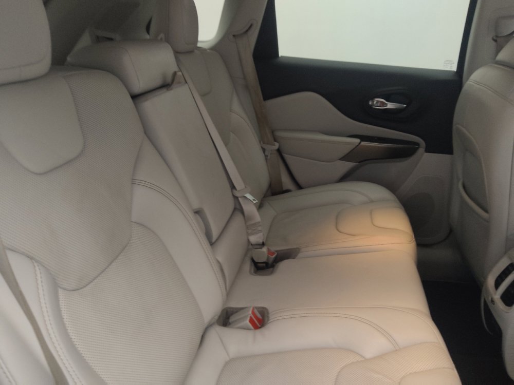 Used 2021 Jeep Cherokee Latitude Lux w/ Comfort/Convenience Group AWD/4WD image 19