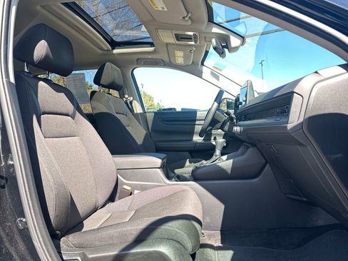 Used 2025 Honda CR-V EX image 15