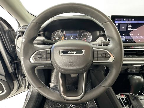 Used 2022 Jeep Compass Latitude w/ Sun and Sound Group FWD image 11