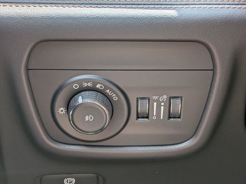Used 2023 Jeep Grand Cherokee L Summit AWD/4WD image 25