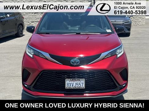 Used 2021 Toyota Sienna XSE w/ XSE Plus Package FWD image 3