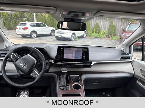 Used 2023 Toyota Sienna XLE AWD/4WD image 12