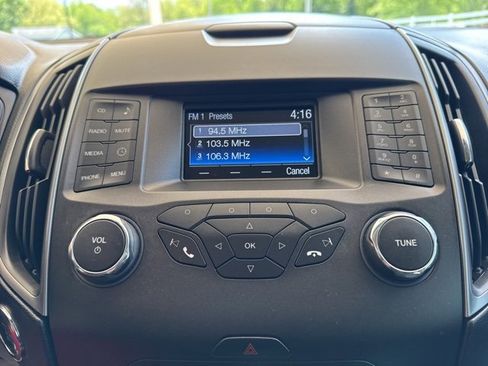 Used 2016 Ford Edge SE image 18