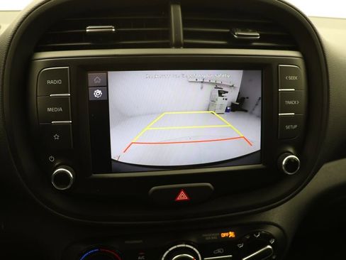 Used 2025 Kia Soul LX w/ LX Technology Package FWD image 21