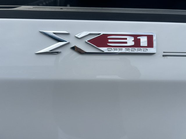 Used 2023 GMC Sierra 1500 SLT w/ SLT Premium Package AWD/4WD image 9