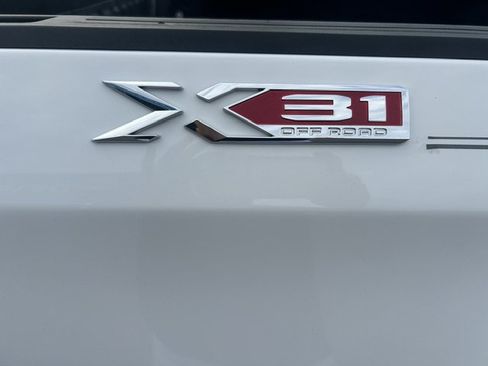 Used 2023 GMC Sierra 1500 SLT w/ SLT Premium Package AWD/4WD image 9