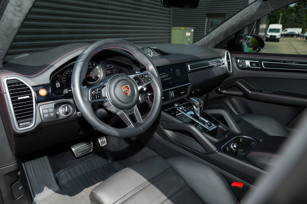 Certified 2023 Porsche Cayenne GTS AWD/4WD image 4