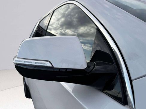 Used 2020 Chevrolet Traverse LT image 9