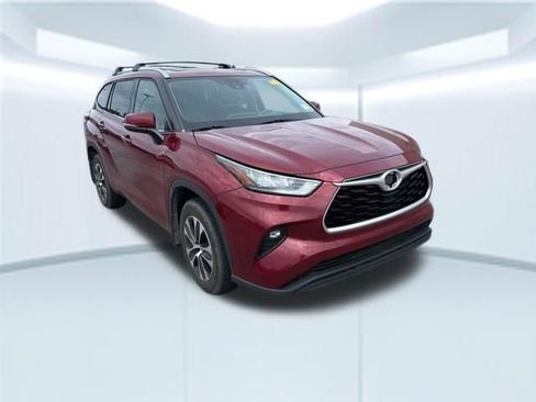 Used 2020 Toyota Highlander XLE AWD/4WD image 4