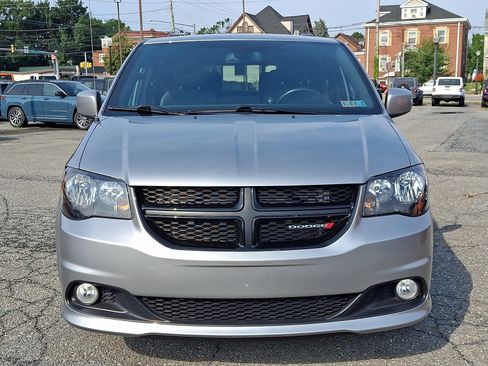 Used 2018 Dodge Grand Caravan SXT w/ Driver Convenience Group FWD image 2