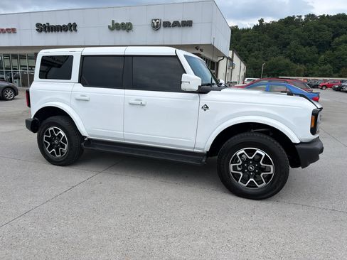 Used 2025 Ford Bronco Outer Banks AWD/4WD image 2