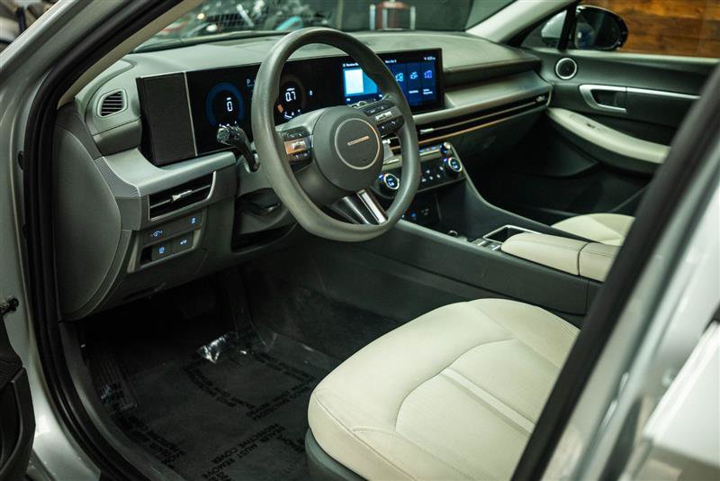 Used 2025 Hyundai Sonata SEL FWD image 8