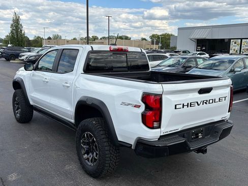 Used 2024 Chevrolet Colorado ZR2 w/ Technology Package AWD/4WD image 5