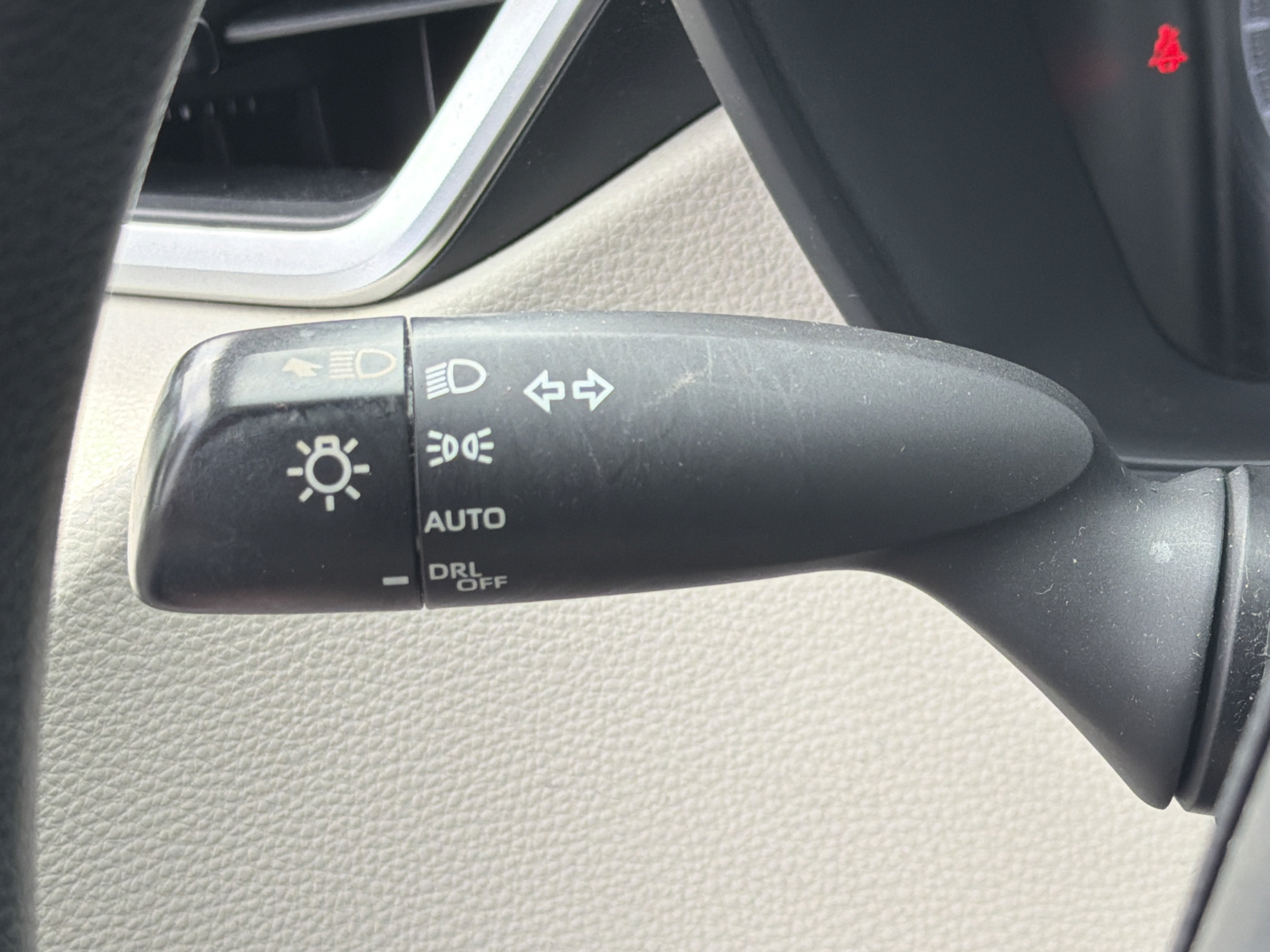 Used 2020 Toyota Corolla LE FWD image 24