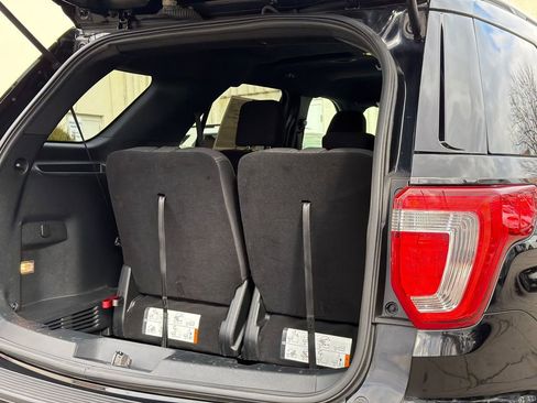 Used 2018 Ford Explorer XLT image 8