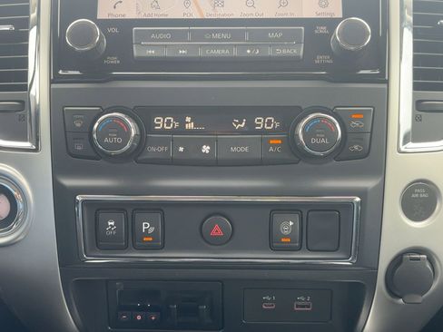 Used 2021 Nissan Titan SV w/ SV Convenience Package image 25