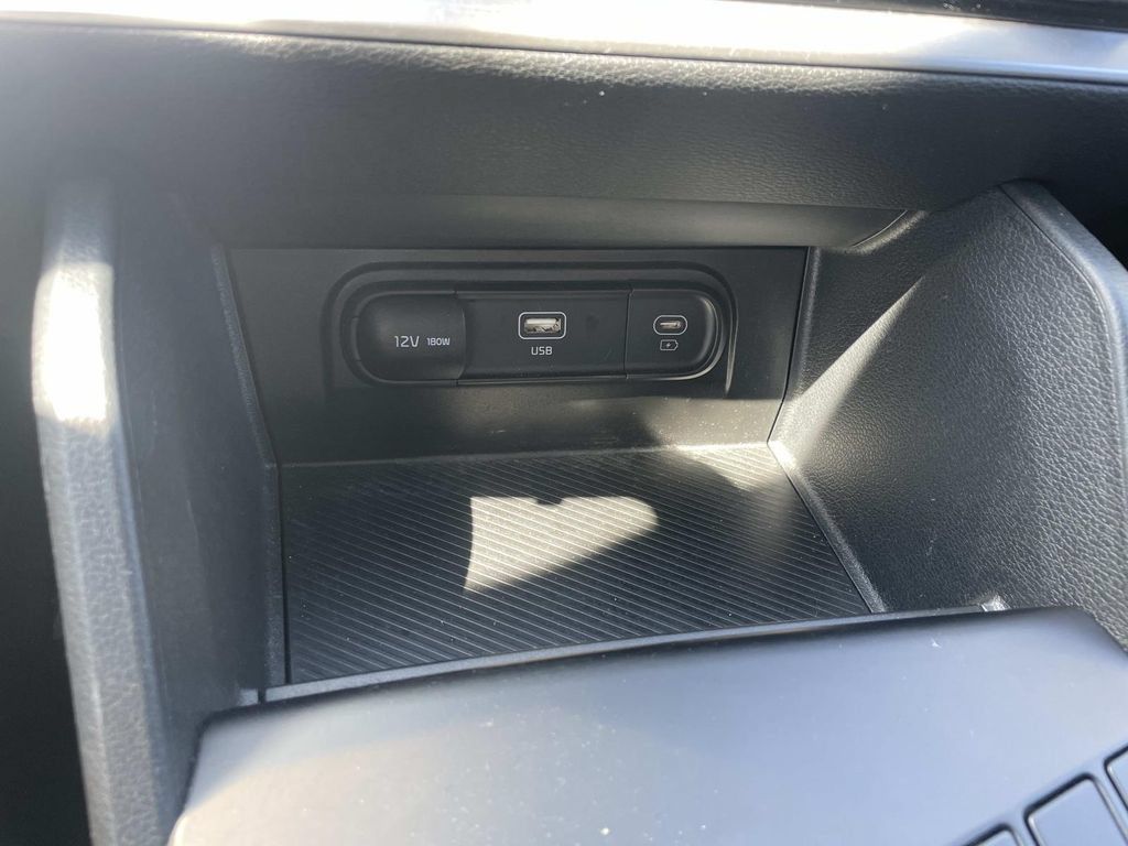 Used 2025 Kia Sportage LX AWD/4WD image 24