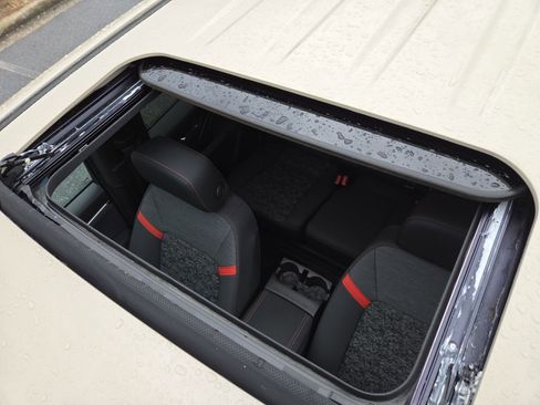 Used 2023 Chevrolet Colorado Z71 w/ Z71 Convenience Package 2 image 3