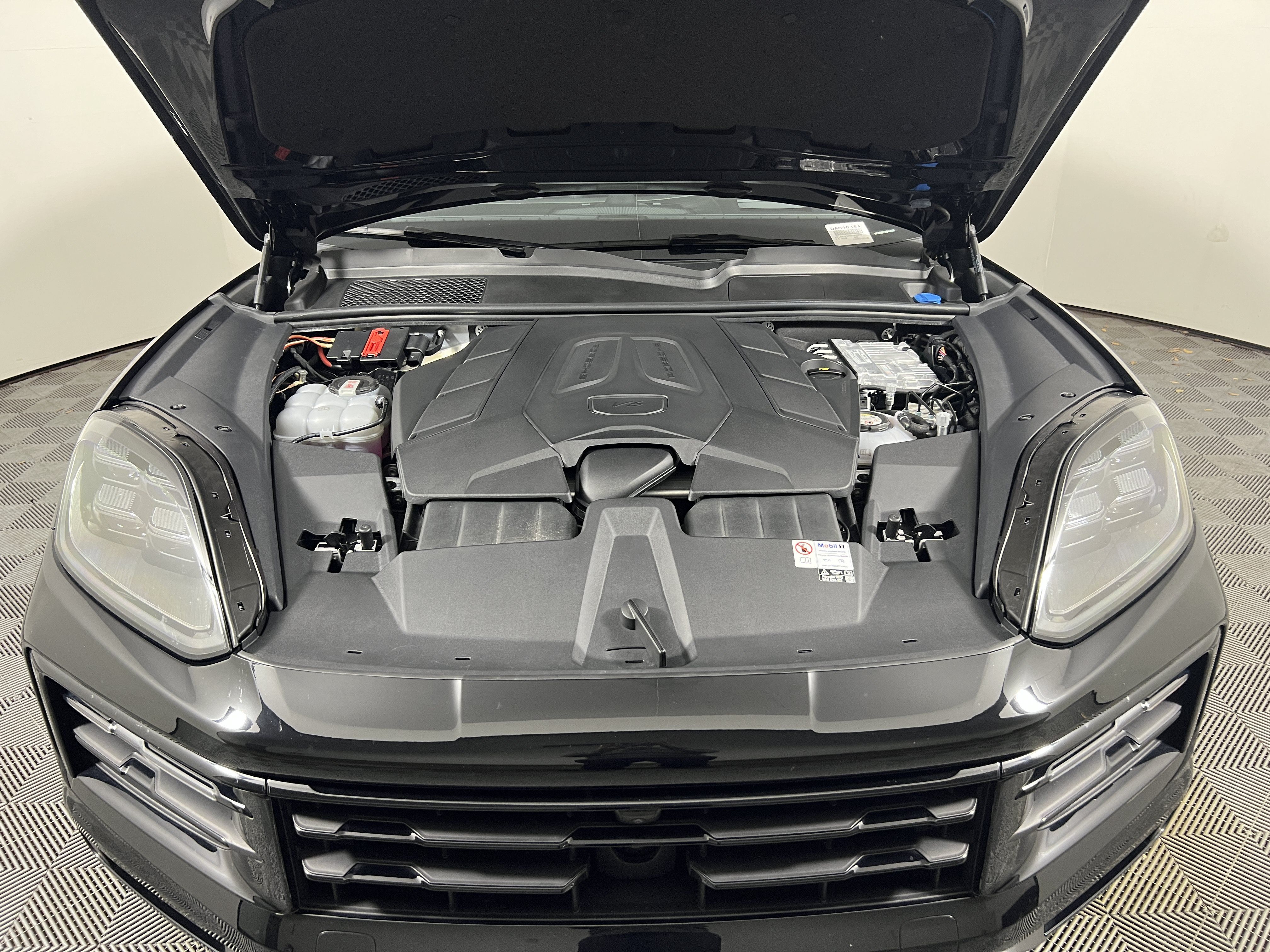 Certified 2024 Porsche Cayenne S AWD/4WD image 22