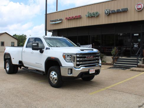 Used 2022 GMC Sierra 3500 SLE w/ SLE Convenience Package AWD/4WD image 4