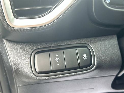 Used 2023 Hyundai Venue SEL image 22