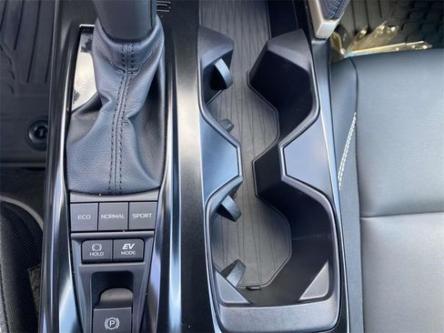 Used 2025 Toyota Camry SE w/ Convenience Package image 26