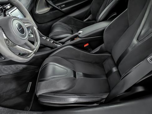 Used 2018 McLaren 720S Performance RWD image 22