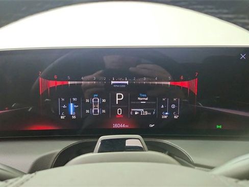 Used 2025 Cadillac CT5 V w/ Technology Package image 39