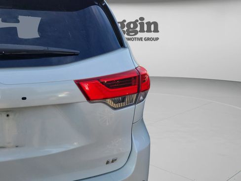 Used 2018 Toyota Highlander LE image 15