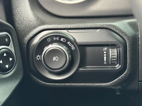 Used 2023 Jeep Wrangler Freedom Edition image 21