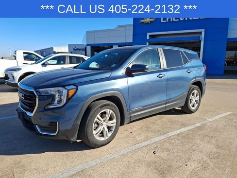 Used 2024 GMC Terrain SLE image 1