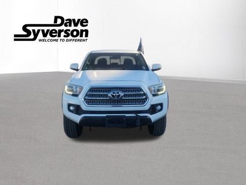 Used 2016 Toyota Tacoma TRD Off-Road image 6