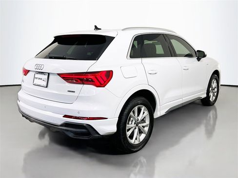 Used 2024 Audi Q3 2.0T Premium w/ Convenience Package image 7