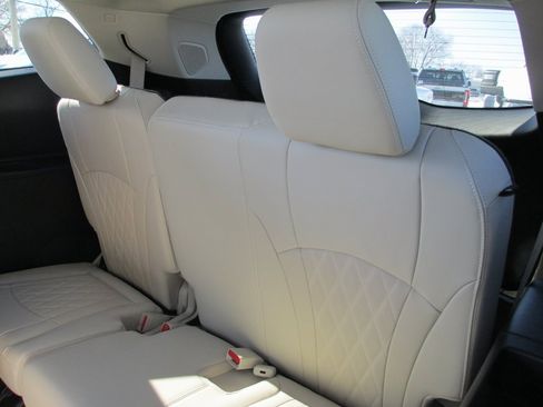 Certified 2023 Buick Enclave Avenir image 19