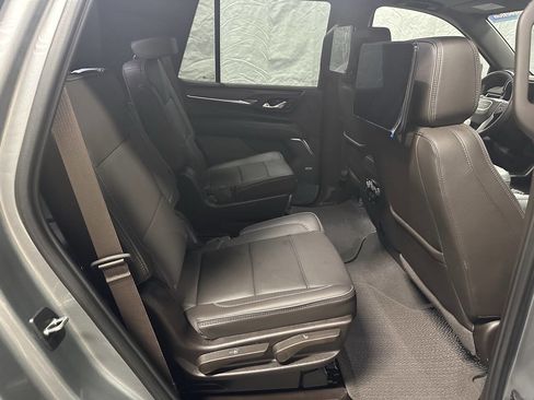 Used 2023 GMC Yukon Denali w/ Denali Reserve Package image 8