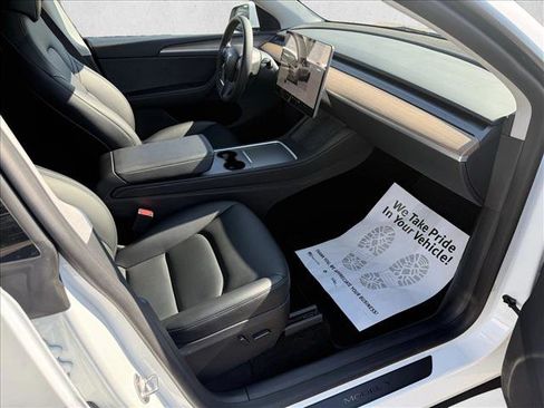 Used 2023 Tesla Model Y Long Range image 18