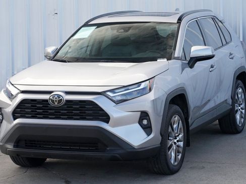 Used 2022 Toyota RAV4 XLE Premium image 45