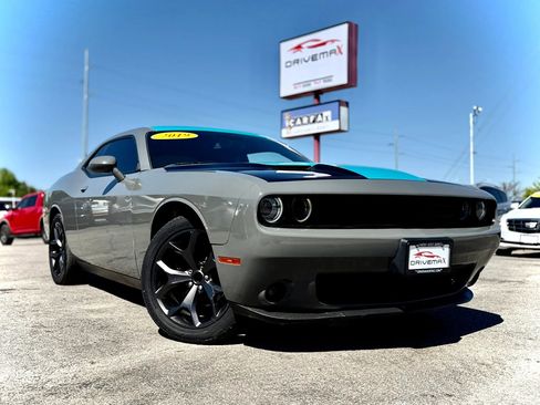 Used 2019 Dodge Challenger SXT w/ Blacktop Package RWD image 1