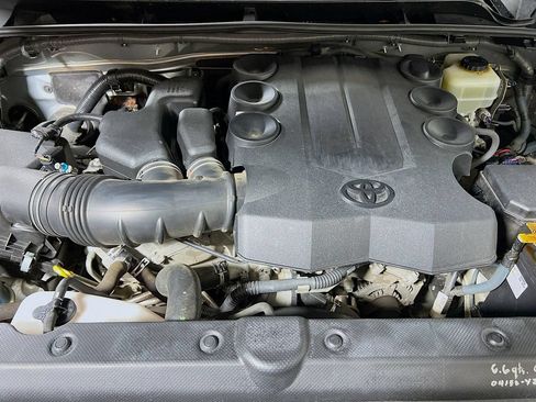 Used 2015 Toyota 4Runner SR5 AWD/4WD image 25