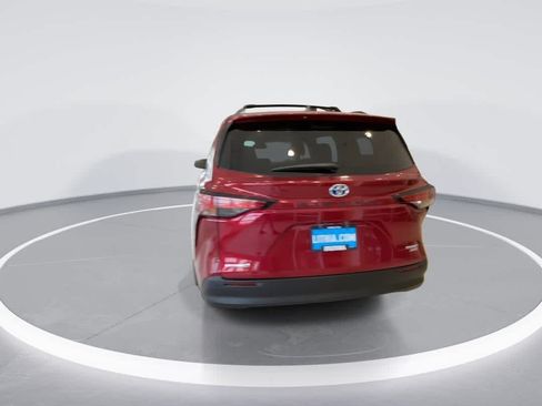 Used 2021 Toyota Sienna XLE FWD image 7
