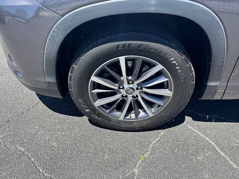 Used 2018 Toyota Highlander XLE FWD image 12