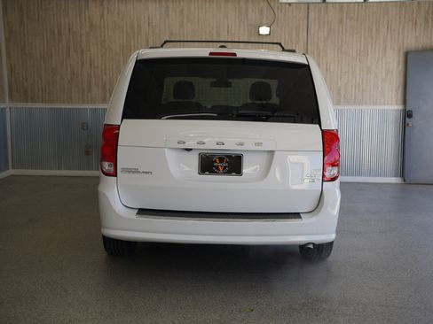 Used 2018 Dodge Grand Caravan SXT image 8