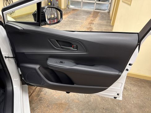 Used 2025 Toyota Prius Plug-In Hybrid image 14